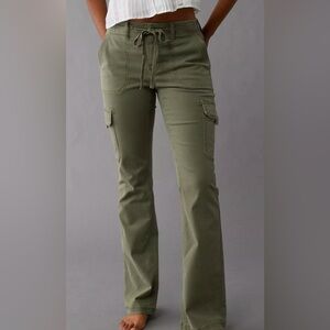 AE Stretch Classic Bootcut Cargo Pant - NWT - Size 8 Short - Olive